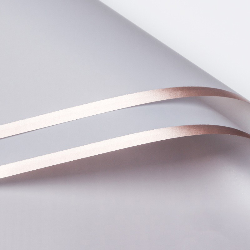 Arany szélű matt virágos csomagolópapír