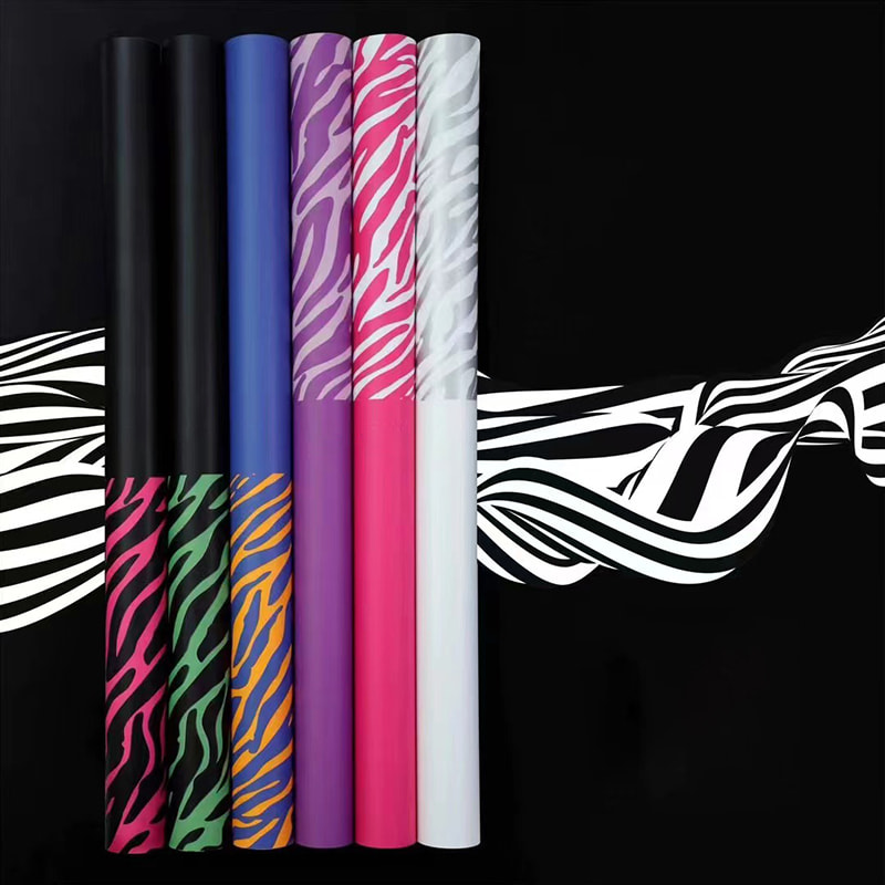 Zebra mintás hatszínű virágos csomagolópapír