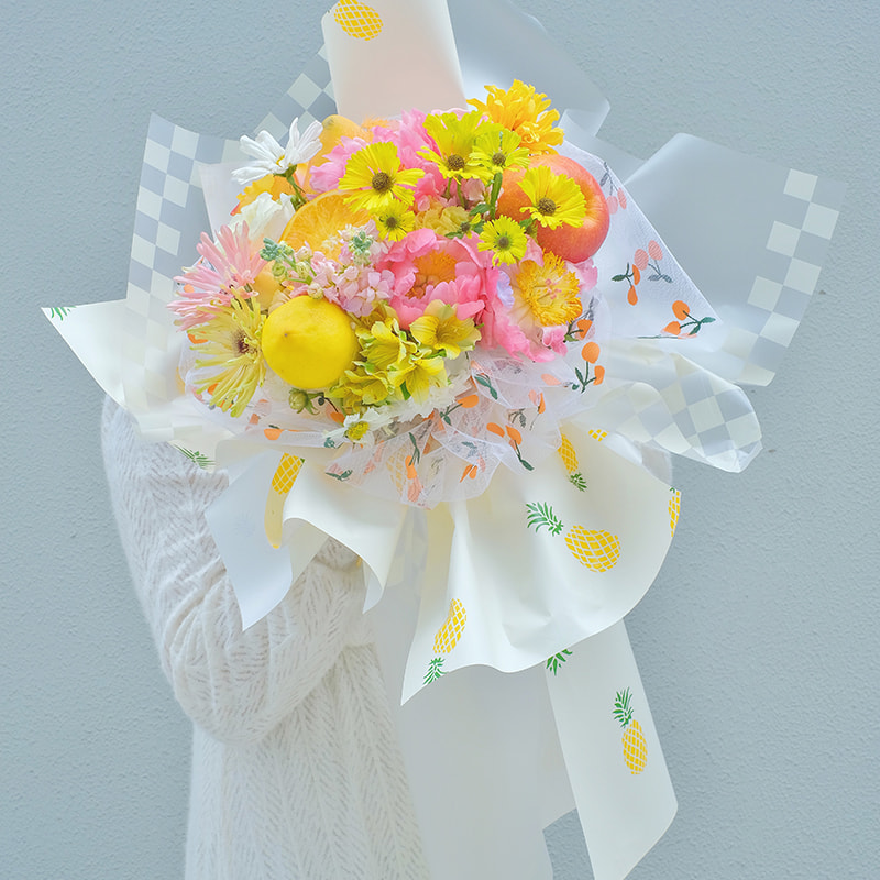 Egyszerű gyümölcsmintás csokor csomagolópapír